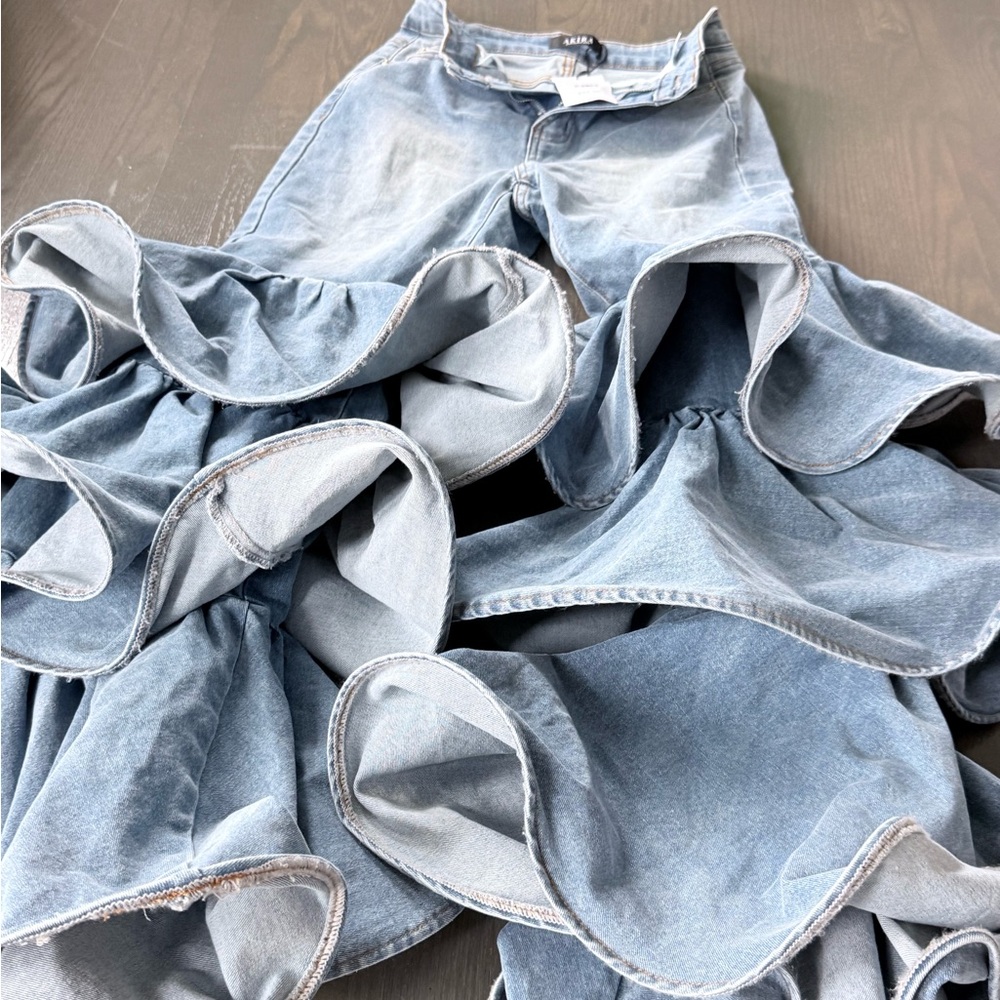 (NEW)Trendy Light Blue Ruffle Hem Women’s Jeans - Picture 7 of 10